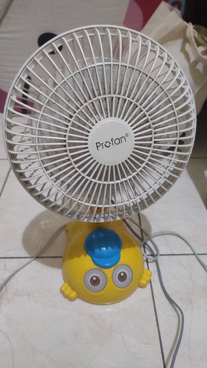 urpleblu's tweet photo. wts, pl, kipas angin 50rb nego beli 3bulan lalu
keranjang pakaian+tempat sampah 15rb https://t.co/WRcawciEBj