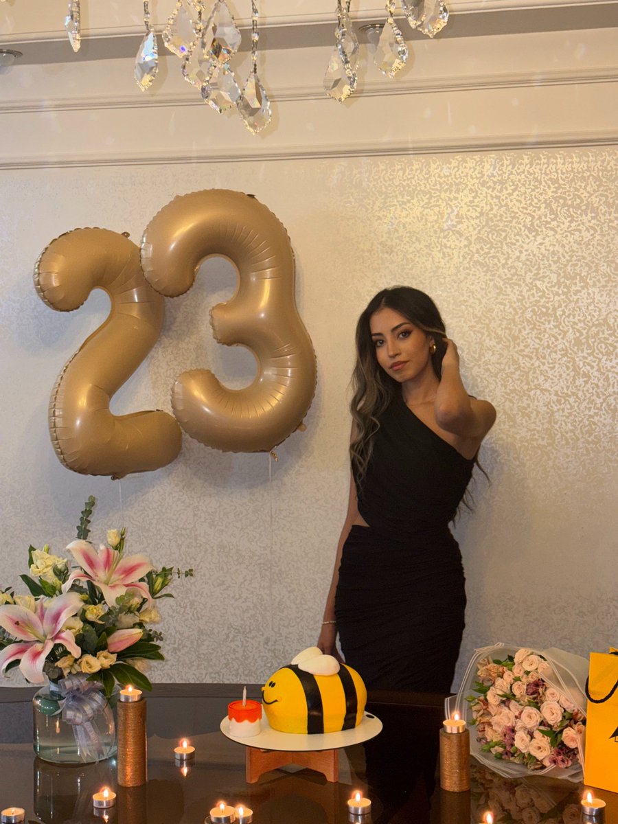 Niloopr_'s tweet photo. 20 years later🐝🎉 https://t.co/eunriYp45m