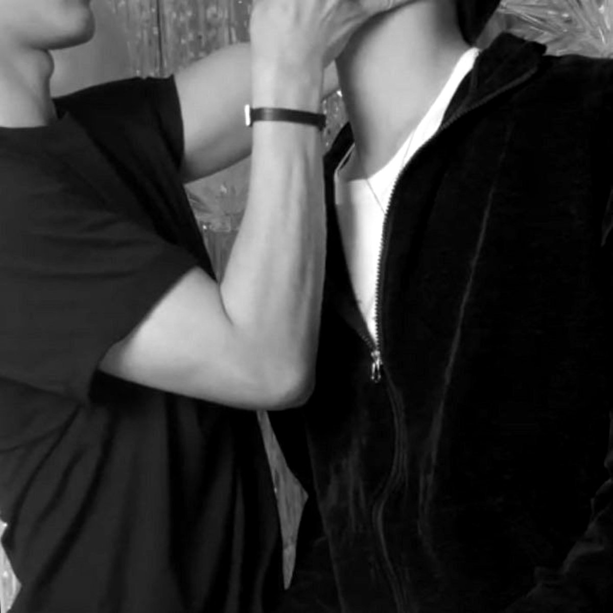 idyllicsoullll's tweet photo. 💌 With time
🖋️ : by taecheeks (@taehcheeks)
📎 https://t.co/U7cC9VVIuz

• 182k (TaeKook)
• University Setting
• Enemies to Lovers
• Forbidden Relationship
🎭 Student/Future Alpha Tae, Student/Future Second in Command Jk
🏷️ : Slow Burn, Heavy Angst, Mutual Pining https://t.co/9izAciKq4X