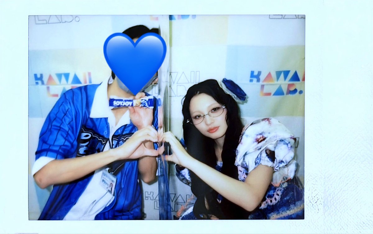 SutekiriChan's tweet photo. 9/22 流通センター　4部

実は初めてのハート💙
距離感が掴めず左半顔がパーテにめり込んでおります。

きりちゃんおもろくてガチ好き🫶

#桐原美月
#きゃんちゅー https://t.co/59I3i34KKL