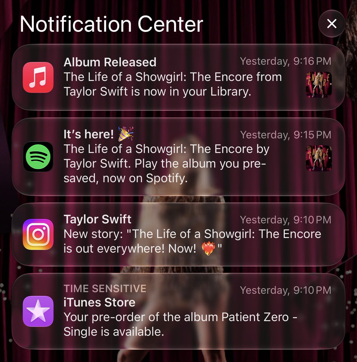 summeritswiftie's tweet photo. i wonder what happened last night 🤣 #TSTLOASEncore https://t.co/jpZHesGz3A
