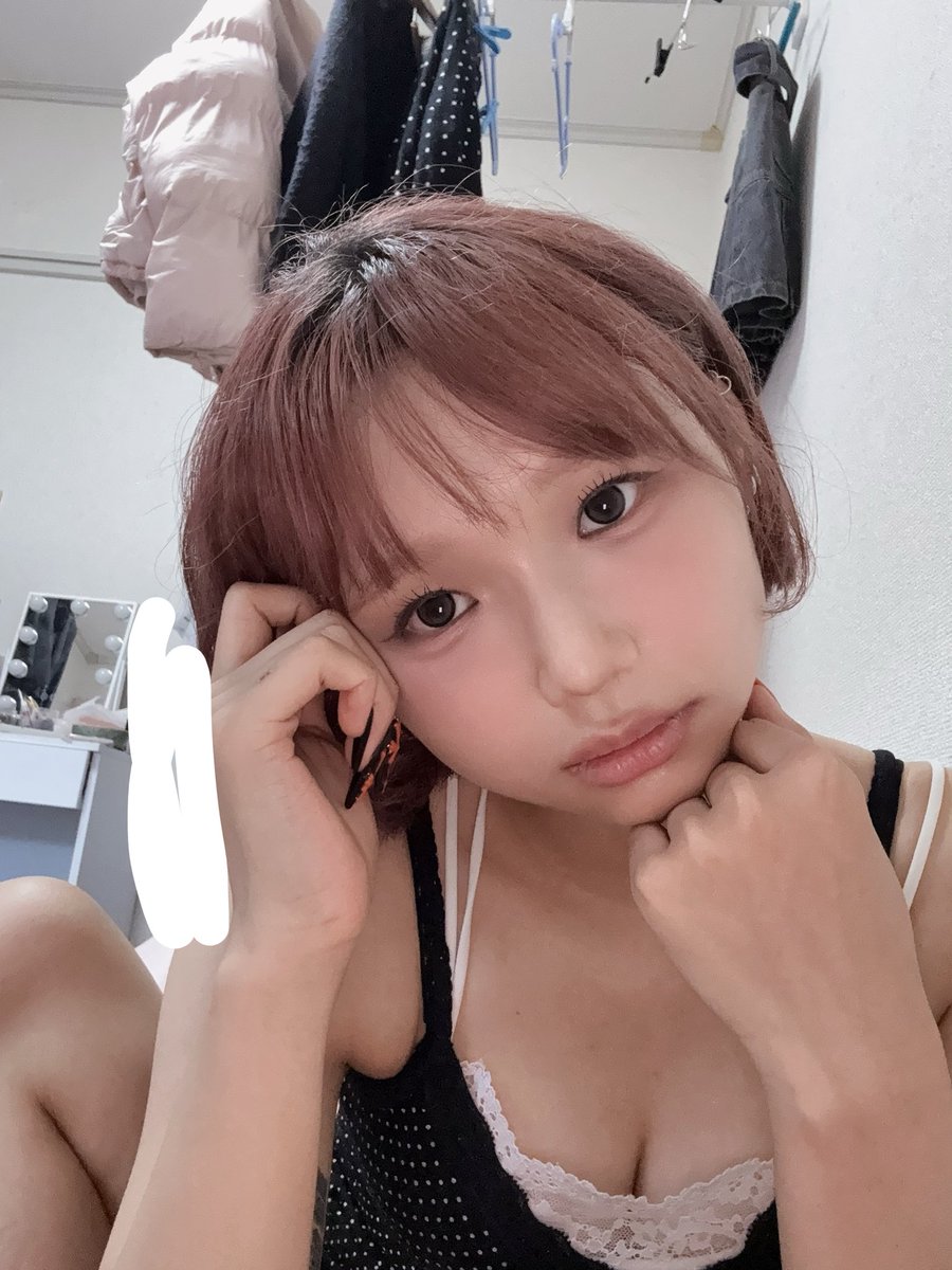 macchi0306's tweet photo. アイドルのインスタの真似上手いから見て https://t.co/NwjDdRUO1k
