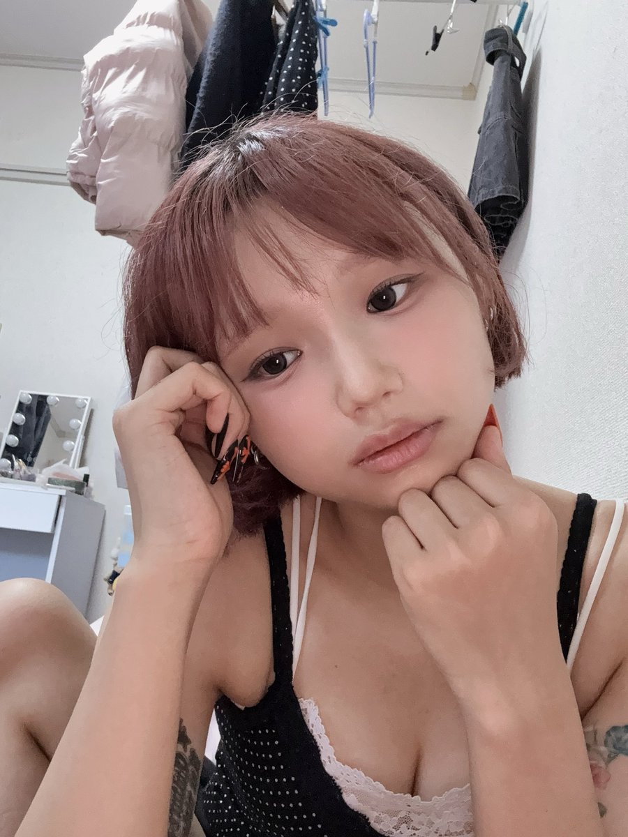 macchi0306's tweet photo. アイドルのインスタの真似上手いから見て https://t.co/NwjDdRUO1k
