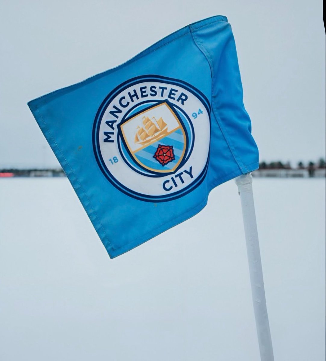 KUN__98's tweet photo. فريق اخضع انجلترا (بالـملعب) شاهدة له ثمانيه دوري كل دوري يقول الزين عندي وست دوري مع بيب ماقدر عليه اي فريق بالملعب 🩵. https://t.co/8i2FSUkYP6