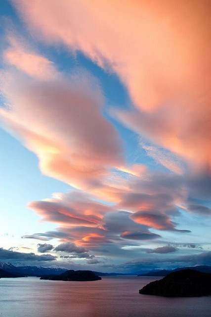 SaraRangerjko's tweet photo. 深夜のパソコンの前で、明日撮る写真の編集をしてます。でも、頭が冴えて全然集中できない。

#繋がりたい https://t.co/kwKdnL1OKN