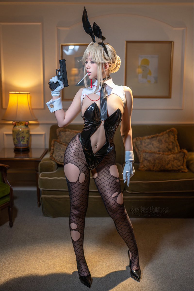 SuccAbyss's tweet photo. Mission Complete 
Don’t ask about the stockings!!😤
#AdeAgentBunny #NIKKE https://t.co/eOWayj33ke