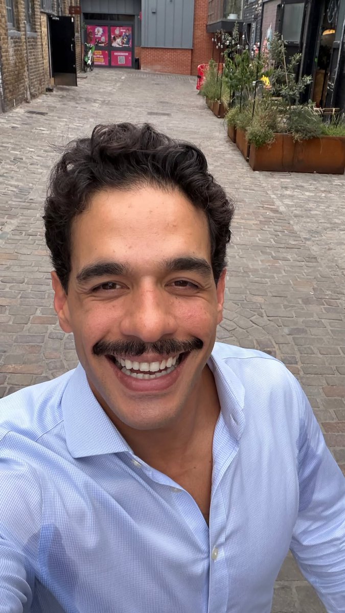 TheBatmanSagaNW's tweet photo. Gil Perez-Abraham announces his arrival in London, seemingly to film ‘THE BATMAN: PART 2’ 🦇👮‍♂️

(via IG) https://t.co/5NMeiIMsaL