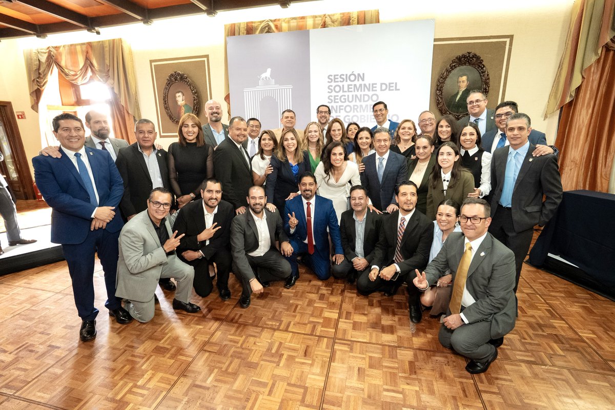 AleGutierrez_mx's tweet photo. ¡Gracias de todo corazón! 🧡

A quienes nos acompañaron ayer en la Sesión Solemne de nuestro 2º Informe de Gobierno, a quienes estuvieron al pendiente en redes, a los medios de comunicación por acompañarnos y compartir este mensaje, y a todos los que me han hecho llegar sus mensajes por redes y WhatsApp: ¡GRACIAS por tanto cariño! 🙌🏻

Pero, sobre todo, gracias por decidir hacer equipo con nosotros. Lo que hemos logrado ha sido juntos, y juntos podemos decir que hoy León es otro, ES MEJOR. 🦁👏🏻

#2InformeAle
