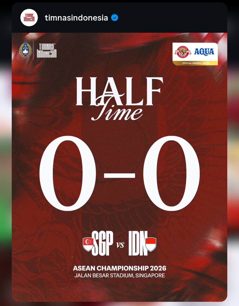 saludosparatii's tweet photo. Match Indonesia lawan Singapura jadi match terlama sepanjang sejarah sepakbola. Mulai 7 Agustus, selesai 25 September. Ytta😂

Half timenya:                      Full timenya: https://t.co/zpfkPlevZn