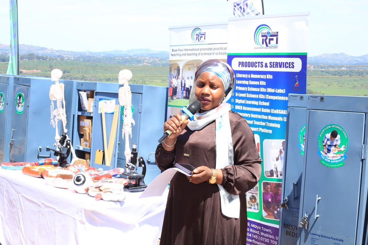 SheilahCandy's tweet photo. Wakiso District Senior Education Officer, Mrs. Nakabugo Janat Ssali, receives the science kits allocated to Wakiso District and shares how these kits are already making a meaningful impact in schools that have received them.
A step closer to making science learning more practical, engaging and impactful for learners.
#RiverflowInternational
#MOESpromotingpracticallearning
#distributionofsciencekits