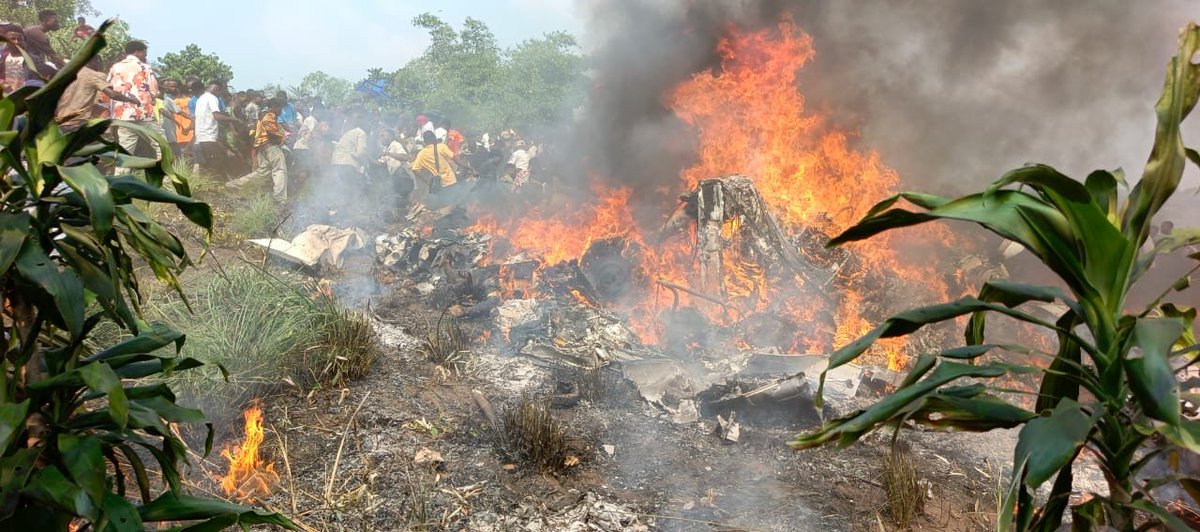 acprdcongo's tweet photo. Urgent ! Treize (13) personnes ont péri dans un crash d'un petit porteur, vendredi, près de la ville de Kenge, 200 kms à l'est de #Kinshasa, a indiqué à l'ACP Jean Pierre Negidi, commissaire urbain de #Kenge. https://t.co/TtUxR0tb4f