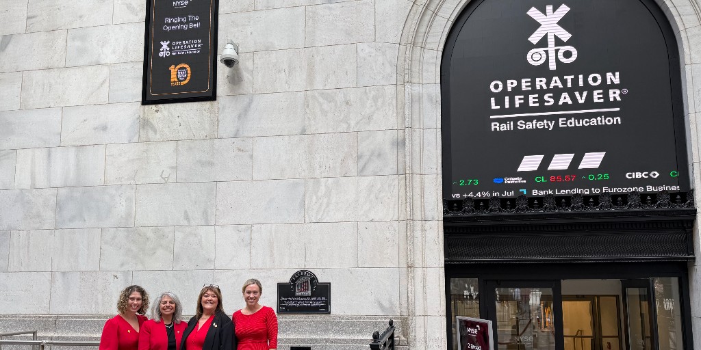 olinational's tweet photo. It's a #RedOutforRailSafetyDay for the record books! Today, OLI staff joined members of our Board of Directors, federal partners, and rail industry leaders in ringing the @NYSE Opening Bell to mark the 10th annual #SeeTracksThinkTrainWeek https://t.co/018ALOnSZ5