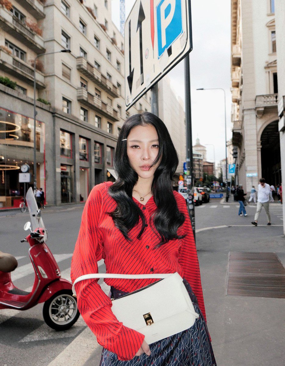 MambaNe03129654's tweet photo. I love red I love red I love red!!!❤️🌻

#Ferragamo
#FerragamoSS27
#FerragamoXFaye
#MilanFashionWeek
#FayePeraya https://t.co/nwRhBPf8g3