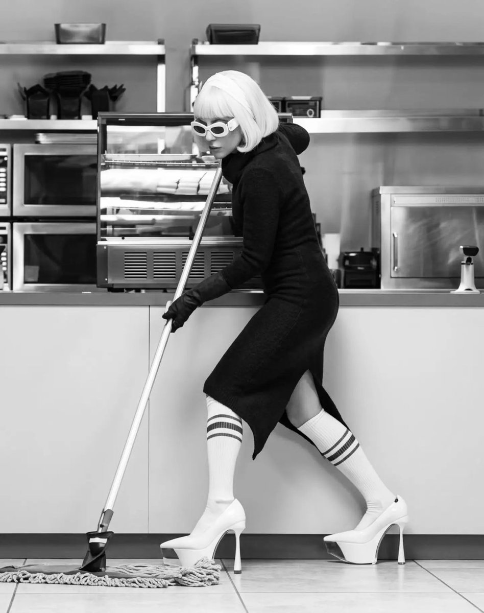 mayhembygaga's tweet photo. Lady Gaga if she never had a bad romance https://t.co/tzAxEMDDRu