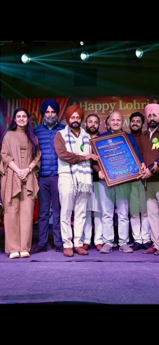 SukhpalKhaira's tweet photo. आज आपके और सिसोदिया के संदर्भ में किए गए महज़ एक संक्षिप्त उल्लेख से आप इतनी बौखला क्यों गईं, मैडम?

आपकी असंसदीय और अभद्र भाषा आपकी खराब परवरिश को स्पष्ट रूप से दर्शाती है!

मैं अपने इस आरोप को फिर दोहराता हूँ कि आप चंडीगढ़ के सेक्टर 39 स्थित मंत्री आवास नंबर 960 में रह रही हैं, जो मंत्री डॉ. रवजोत को आवंटित किया गया था, लेकिन अब उस पर मनीष सिसोदिया का कथित रूप से अवैध कब्ज़ा है।

आपने स्वयं स्वीकार किया है कि आप मकान नंबर 959 में रहती हैं, जबकि अपनी बौखलाहट में आपने मकान नंबर 961 दिखा दिया, जो स्वास्थ्य मंत्री डॉ. बलबीर सिंह को आवंटित है।

आपने अपने बुज़ुर्ग माता-पिता के दिल का इलाज करवाने की बात की। लेकिन डॉ. बलबीर सिंह तो आंखों के विशेषज्ञ हैं। फिर आप अपने माता-पिता के दिल का इलाज दिल्ली के उन विश्वस्तरीय अस्पतालों में क्यों नहीं करवातीं, जिन्हें आपके सुप्रीमो केजरीवाल ने बनवाया था, बजाय इसके कि किसी मंत्री के सरकारी आवास का इस्तेमाल करें?

और क्या आप सिसोदिया के पंजाब में प्रभाव के कारण मुझे जेल भेजने की धमकी दे रही हैं? अगर ऐसा है तो सिसोदिया खुद स्पष्ट करें कि उनका इस मामले में क्या प्रभाव या भूमिका है?

अंत में, मैं ऐसा व्यक्ति नहीं हूँ जो उस व्यक्ति से डर जाए जो अपने ही घर में नहीं रह सकती और अपने बुज़ुर्ग माता-पिता का इलाज भी अपने खर्चे पर नहीं करवा सकती-खैहरा

@GayatriBishnoi_ @msisodia @INCIndia @INCPunjab @IYC @IYCPunjab @SachinPilot