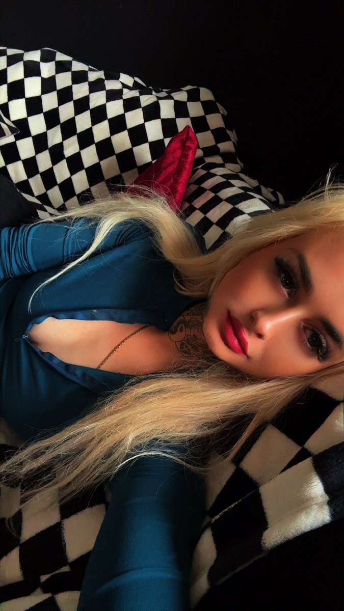 YourCrazyxo's tweet photo. A little mystery in the moonlight,
a little trouble behind the eyes… 🖤✨
Some moments are better left unexplained.
But tell me… what did you see? 👀

#onlyfans #fyp #blonde #cheekygirls #paypig #feetfetısh #feetworshi̇p https://t.co/BbNEGjqn5k