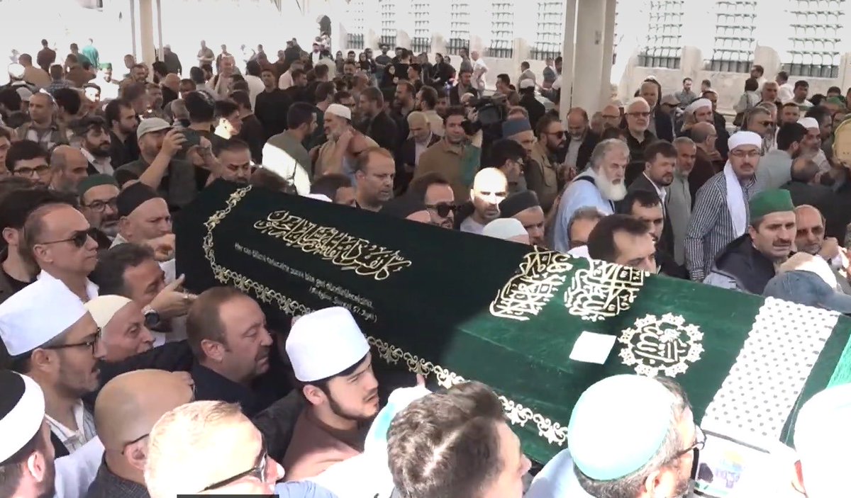 huseyinozturk_1's tweet photo. Ömrünü helal gıda mücadelesine adayan, Türkiye’de helal belgelendirmenin öncüsü olan GİMDES'in Kurucusu ve Dünya Helal Vakfı Başkanı Merhum Dr. Hüseyin Kâmi Büyüközer Hocamızı İstanbul Fatih Camii'nden dualarla dar-ı bekaya uğurladık.

Biz O'nun onurlu mücadelesine şahittik ve razıydık. Rabbimiz de razı olsun, mekânını cennet, makamını âli eylesin.