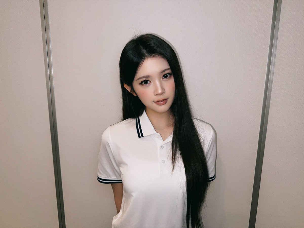 rohryuna's tweet photo. Serving  a  bit  of  winsome  grace  in  crisp  white  polo  vibes~  long  raven   tresses  and  a  soft,  luminous   smile  for  your  feed  🤍🎀☁️ https://t.co/5jptIpd4As
