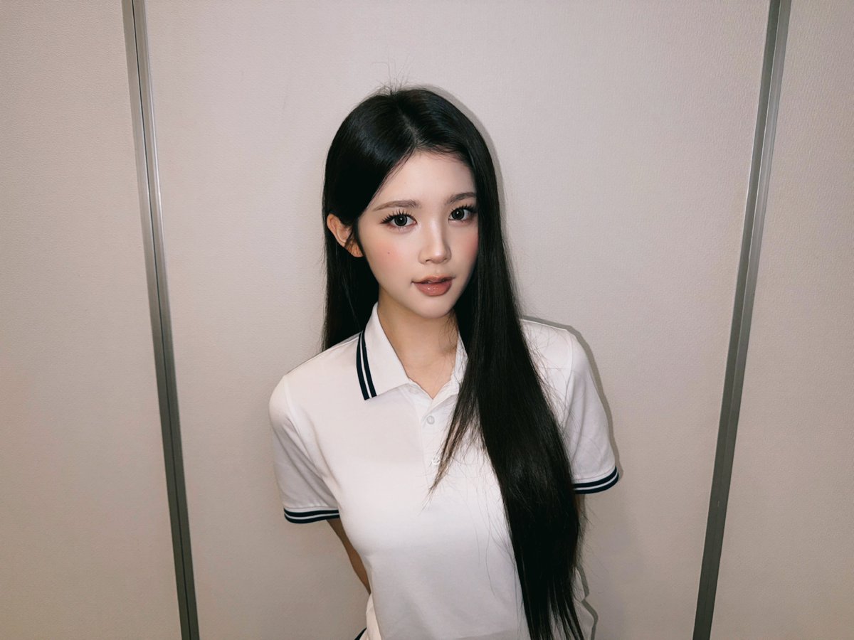 rohryuna's tweet photo. Serving  a  bit  of  winsome  grace  in  crisp  white  polo  vibes~  long  raven   tresses  and  a  soft,  luminous   smile  for  your  feed  🤍🎀☁️ https://t.co/5jptIpd4As