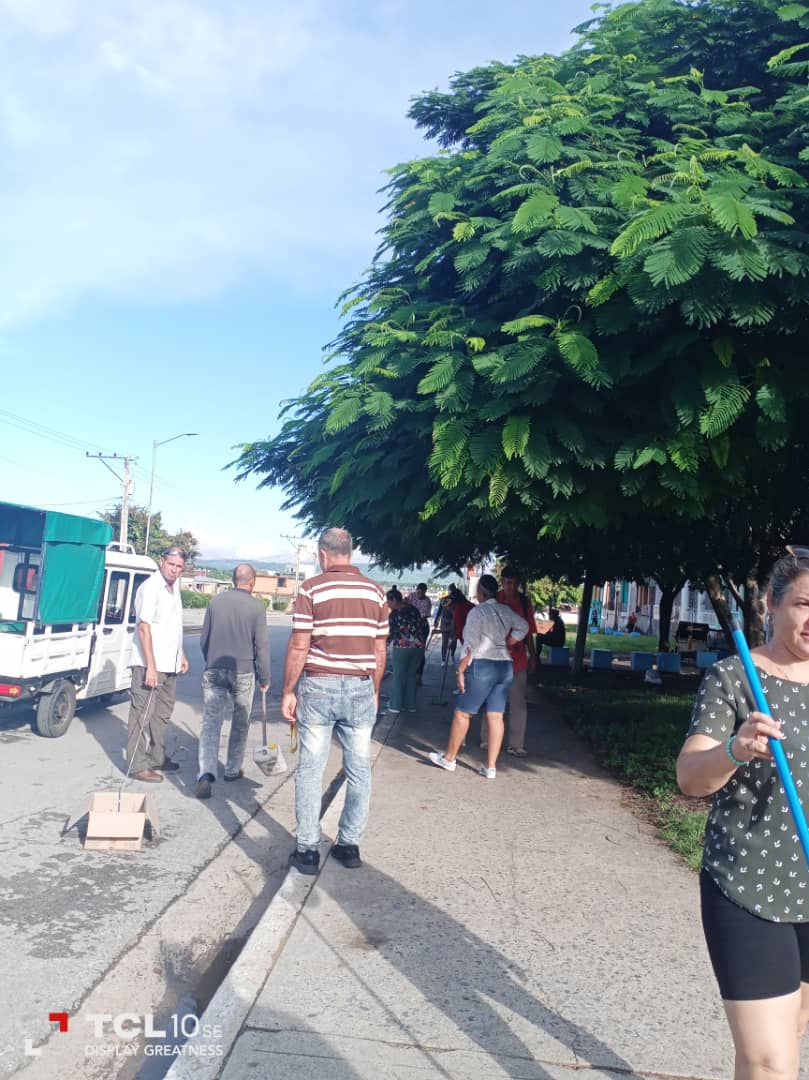 AbelRodrguezHe1's tweet photo. Aportando en la Higiene de la Ciudad #PinardelRío https://t.co/By935uAO5K