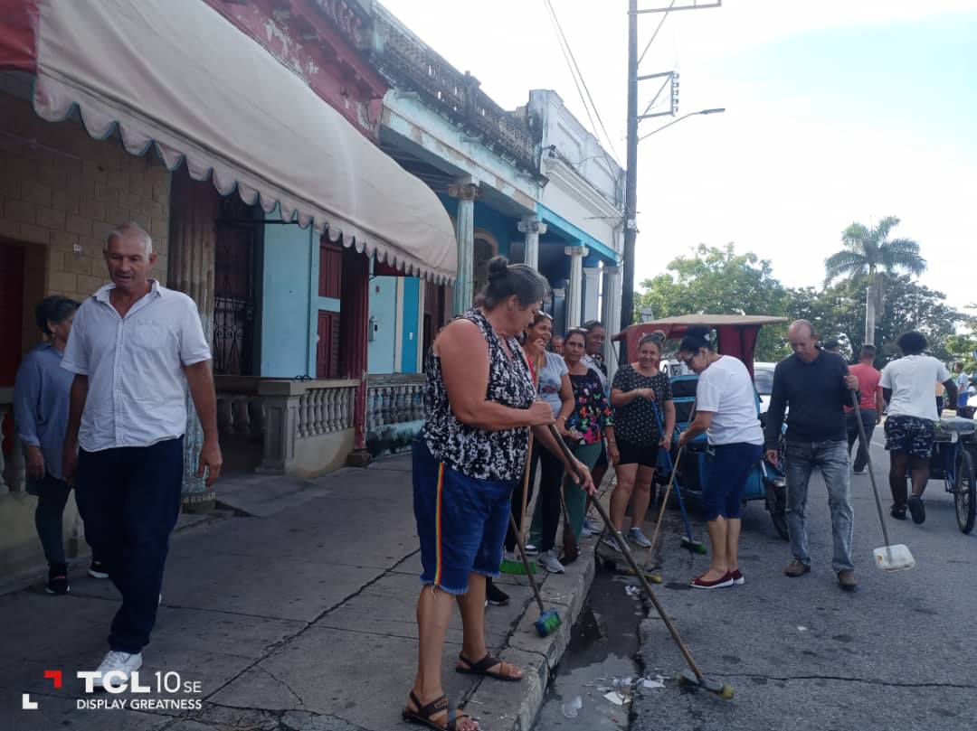 AbelRodrguezHe1's tweet photo. Aportando en la Higiene de la Ciudad #PinardelRío https://t.co/By935uAO5K