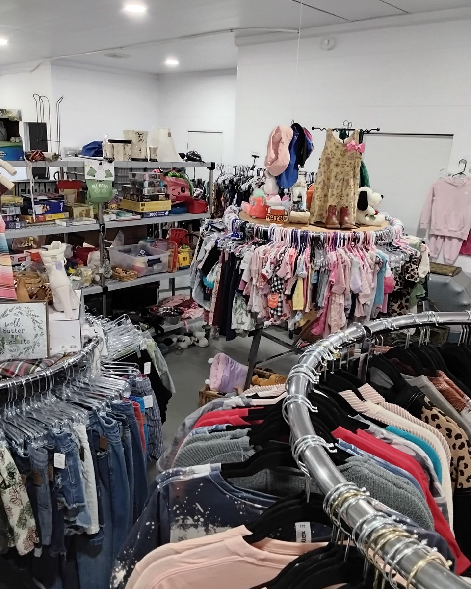 HiediWeismbb's tweet photo. Good morning! We’re open today until 3 PM. Final day: 40% off tanks, swimwear, shoes (excluding boots), floaties, summer dresses, shorts and capris. Closed Monday for Labor Day; reopening Tuesday. Visit us in Altamont! https://t.co/j5zAPOKbiK