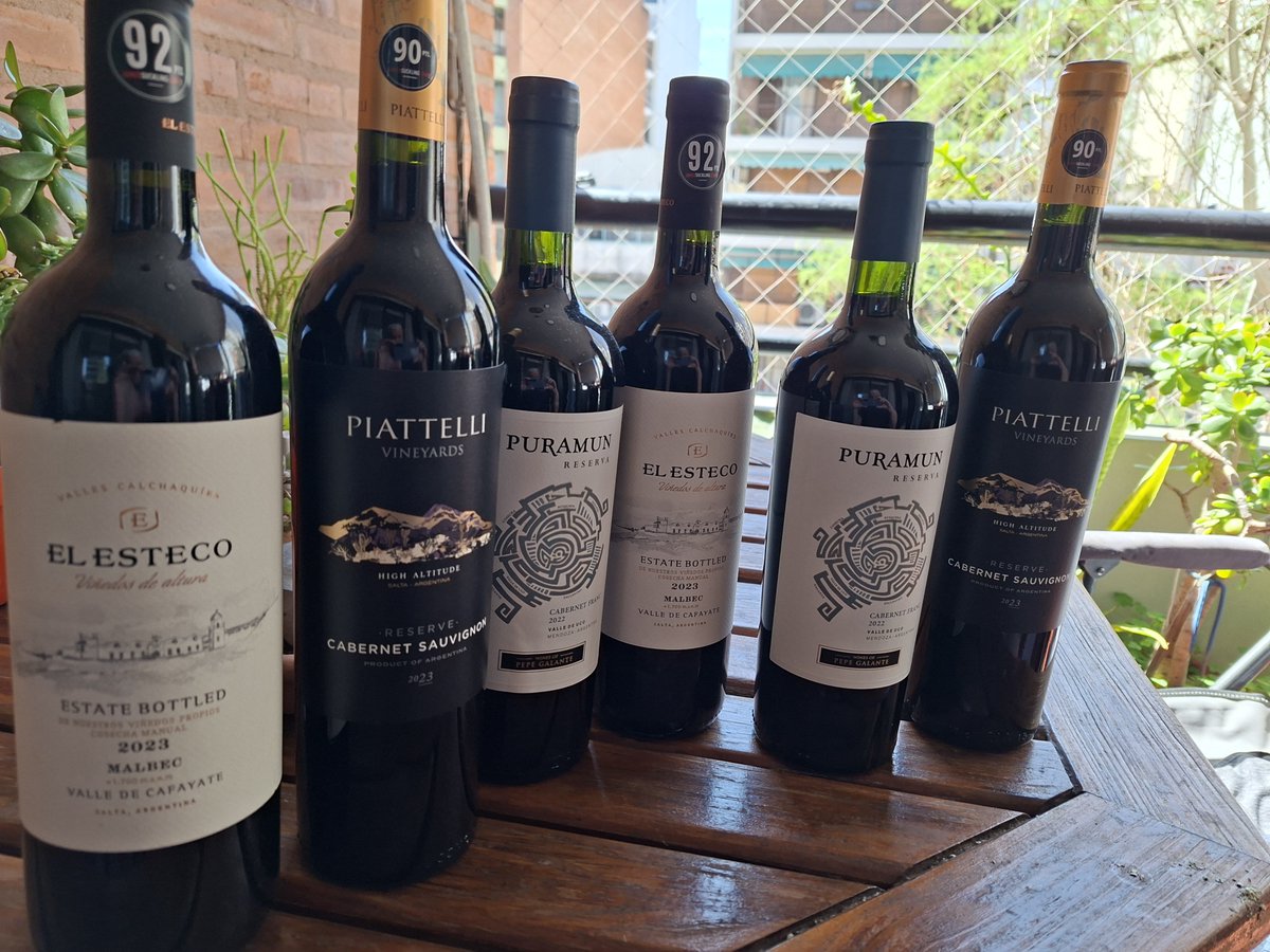 sistemas_jorge's tweet photo. Llegaron los vinitos prometidos por @balances_ar 
Me tomo el día....y uno de ellos. 
Gente de bien Juani y Nahuel jajaja https://t.co/8oKZv0V40U