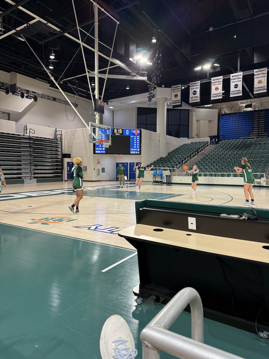 jma_wbb's tweet photo. Had the privilege of watching a @gcsuwbb practice and talking with the players and coaches! Enjoyed seeing a high level practice from a different prospective! @c_green31 

#ACE #LadyTrojans #milledgeville #JMA https://t.co/V2v69r7ShK