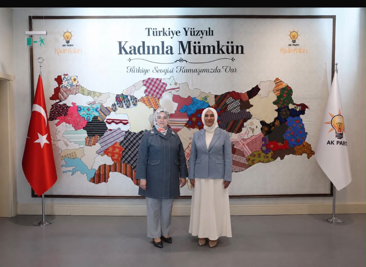 hphuzur's tweet photo. Kadın Kolları Genel Başkanımız Hatice Bayram ve Kadın Kolları Yönetim Kurulu Üyelerimiz
AK Parti Genel Merkez Kadın Kolları Başkanı Sn. Tuğba Işık Ercan Hanımefendi’yi AK Parti Genel Merkezinde ziyaret etti.
Ziyarette Türkiye ve Dünya gündemine dair fikir alışverişinde bulunuldu. https://t.co/LhFIZhSXGG
