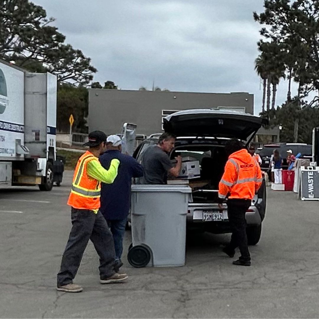 CityDelMar's tweet photo. Ready to clear some clutter? The City of Del Mar and EDCO are sponsoring a free recycling, shredding and mulch event from 9 a.m. to noon Saturday, Sept. 26, at the lower parking lot of Shores Park.
 https://t.co/v3Dk2QBsaa https://t.co/55fr5EBlbf