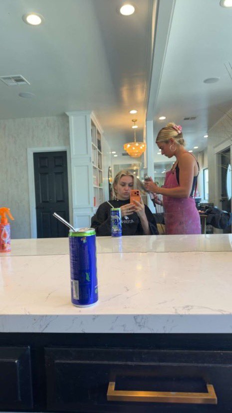 sebdtoadri's tweet photo. Getting my hair done, who's sending for it? https://t.co/AJd9iw4JhW