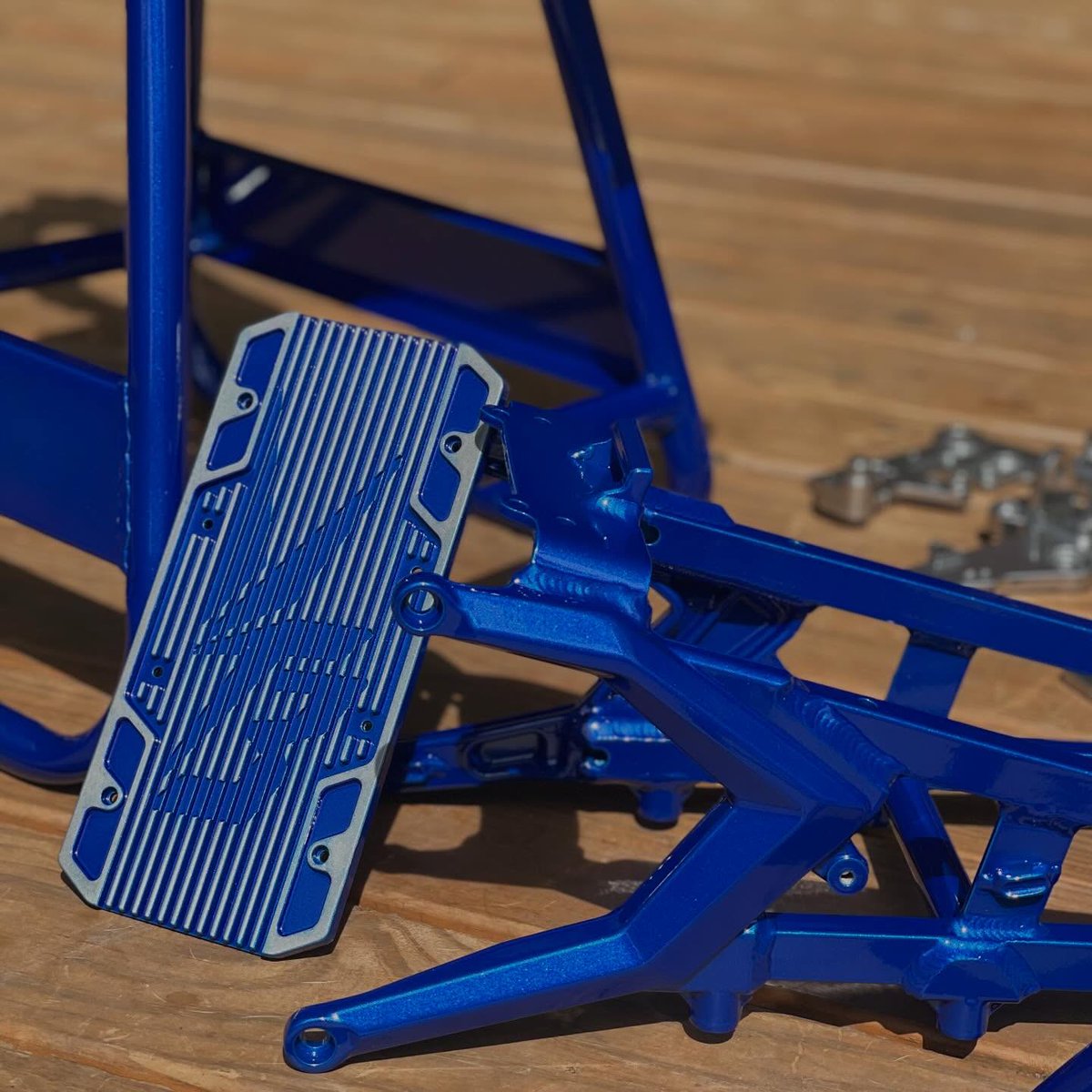 DavisBoken's tweet photo. Surron Ultra Bee parts in Illusion Blueberry powder coat. https://t.co/U1Ea492Vep