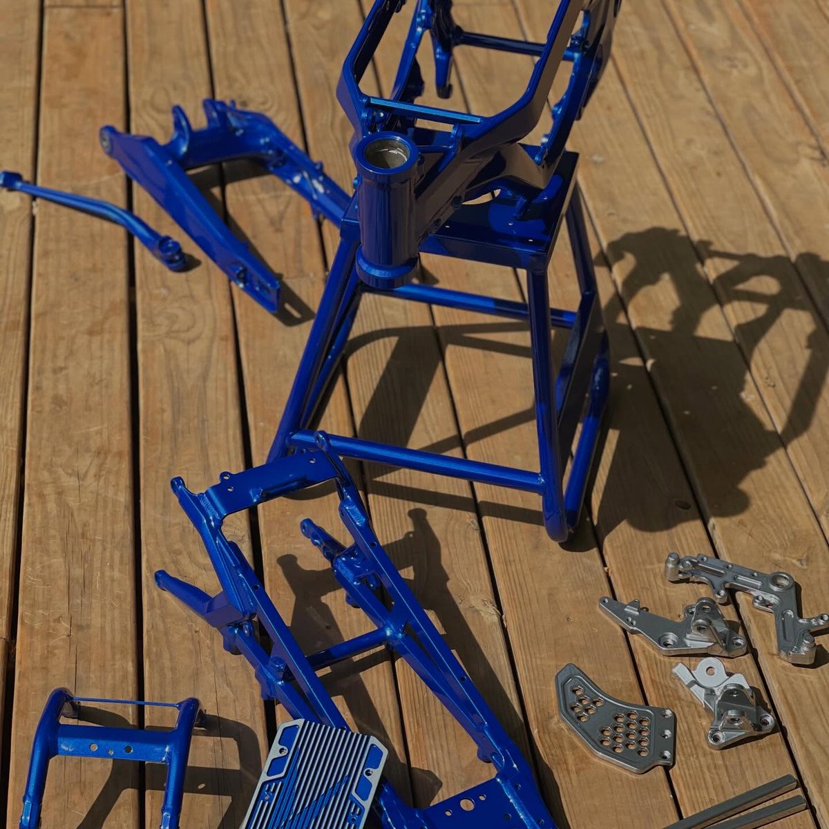 DavisBoken's tweet photo. Surron Ultra Bee parts in Illusion Blueberry powder coat. https://t.co/U1Ea492Vep