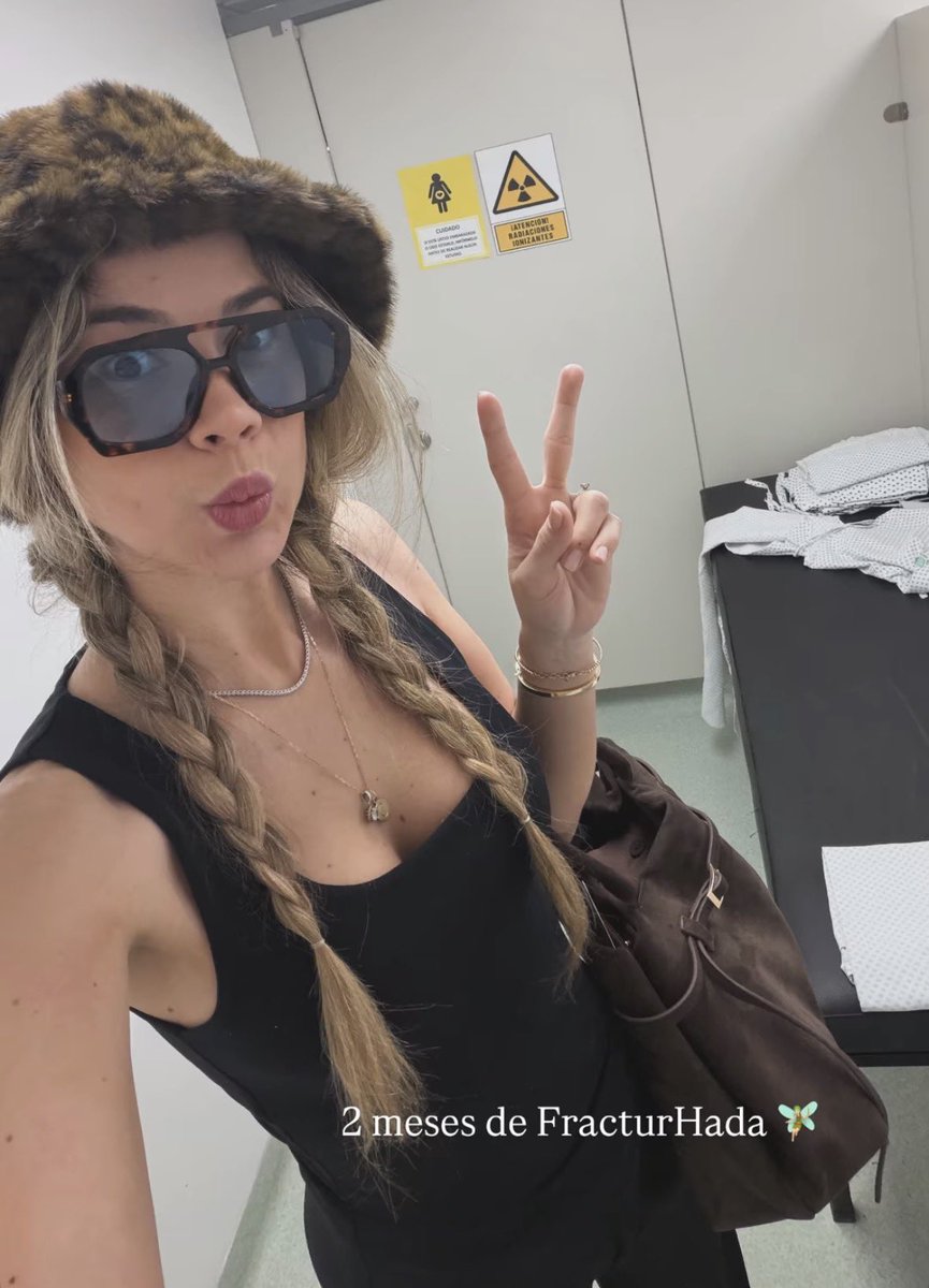 gomezxgrande_'s tweet photo. cómo alguien enserio puede odiar a esta tipaza? JAJAJSJJSJS ya son 2 meses de mi fracturHada de confianza🧚🏻‍♀️

te amo chinchulín, todo mejorará #cinziafd #granhermano https://t.co/O6DXpK3Ejy