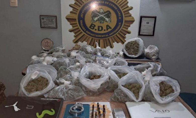 cabezamartini's tweet photo. 🔴Edil de Cerro Largo, condenado por suministrar droga, puede volver a la Junta. Moisés Tort, edil proclamado por la lista 93, fue condenado en noviembre de 2025 a nueve meses de prisión efectiva por suministro de estupefacientes en la modalidad de acto preparatorio. Según explicó públicamente Carlos Argenzio, titular de la banca de la 93, durante una entrevista en vivo en Tiempo de Todos de La Voz de Melo, Tort podría volver a ocupar su lugar en la Junta Departamental si así lo decide.