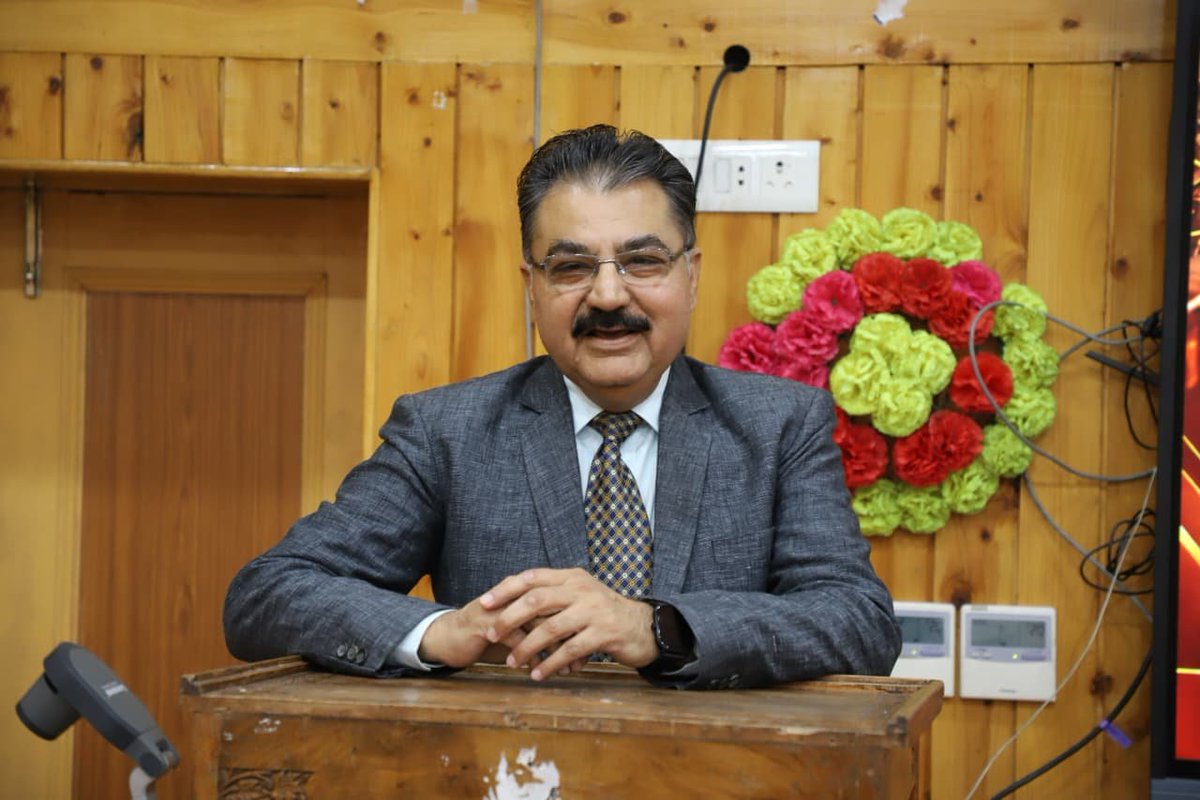 nitsriofficial's tweet photo. ๐ฉ NIT Srinagar, in collaboration with BIS, hosted a seminar on โLatest Developments and Standardization in Welding,โ highlighting advances in welding technology, quality assurance and standardization practices.
#NITSrinagar #BIS #Welding #Standardization #Engineering https://t.co/cFpZbiNsls