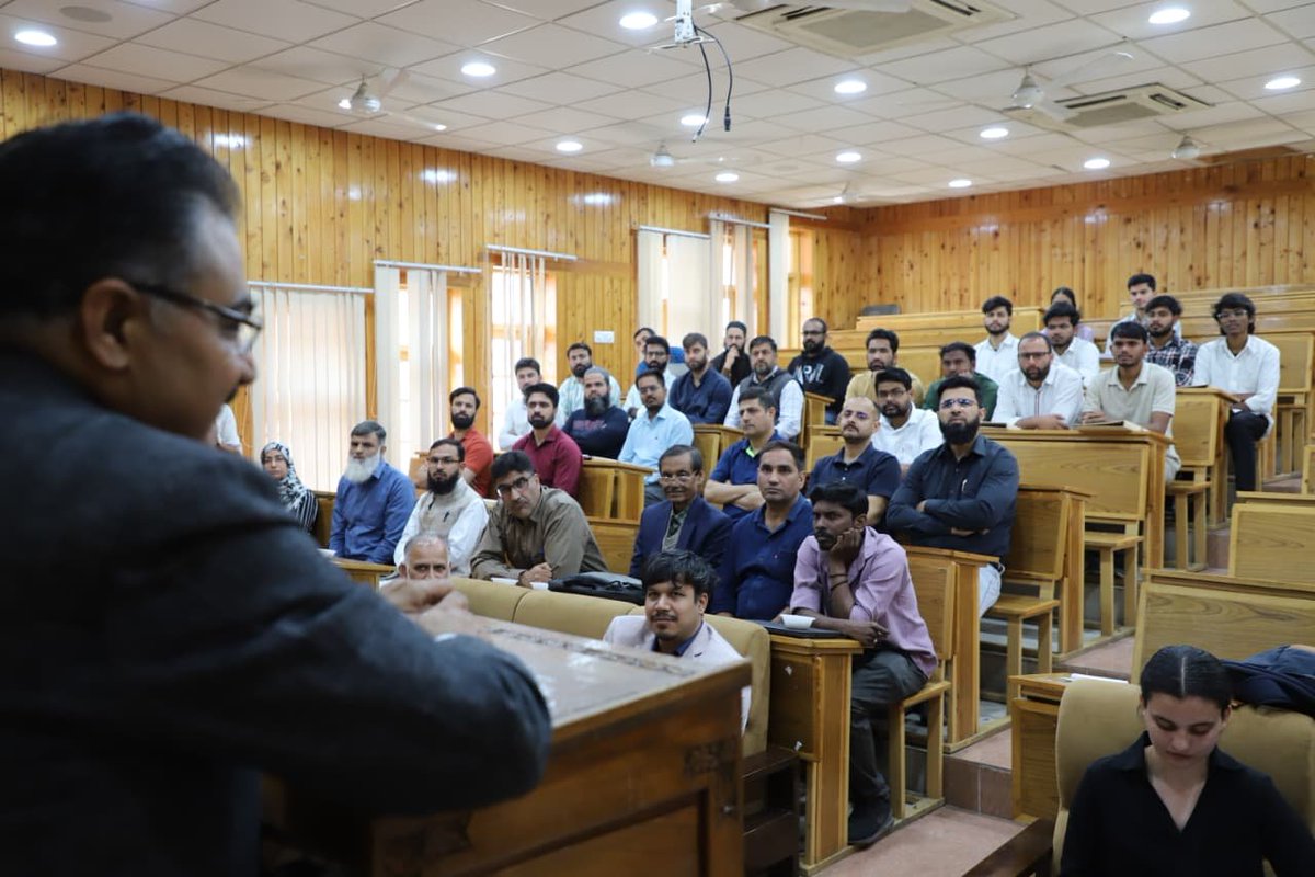 nitsriofficial's tweet photo. ๐ฉ NIT Srinagar, in collaboration with BIS, hosted a seminar on โLatest Developments and Standardization in Welding,โ highlighting advances in welding technology, quality assurance and standardization practices.
#NITSrinagar #BIS #Welding #Standardization #Engineering https://t.co/cFpZbiNsls