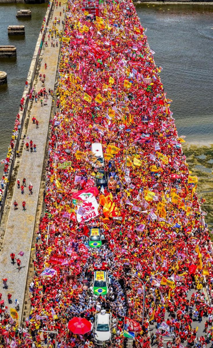 vitudos's tweet photo. completamente arrepiado com lula em recife, pernambuco não decepciona nunca https://t.co/aF5CN2UBHO