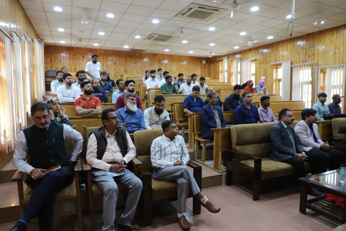 nitsriofficial's tweet photo. ๐ฉ NIT Srinagar, in collaboration with BIS, hosted a seminar on โLatest Developments and Standardization in Welding,โ highlighting advances in welding technology, quality assurance and standardization practices.
#NITSrinagar #BIS #Welding #Standardization #Engineering https://t.co/cFpZbiNsls