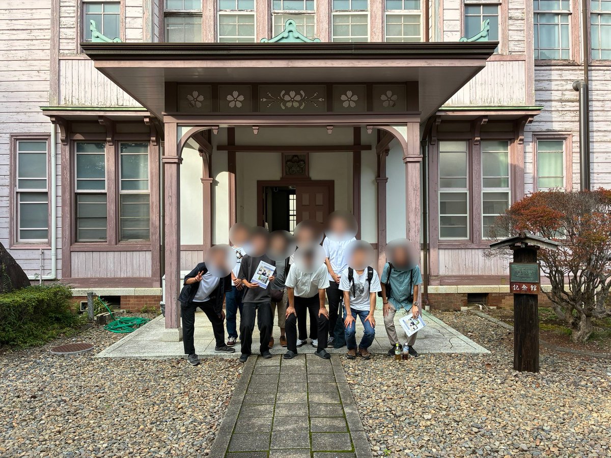ut_high_edc's tweet photo. 2日目は千葉県立佐倉高校を訪問。先生からお話を伺ったほか、文化財である記念館や地域交流施設もご案内いただきました。

キュートな建築の記念館は現役で学校施設として使われています。江戸時代から連綿と続く佐倉高校史の一端に触れることができました。レポートは後日！ https://t.co/ohdiAIJ6hl