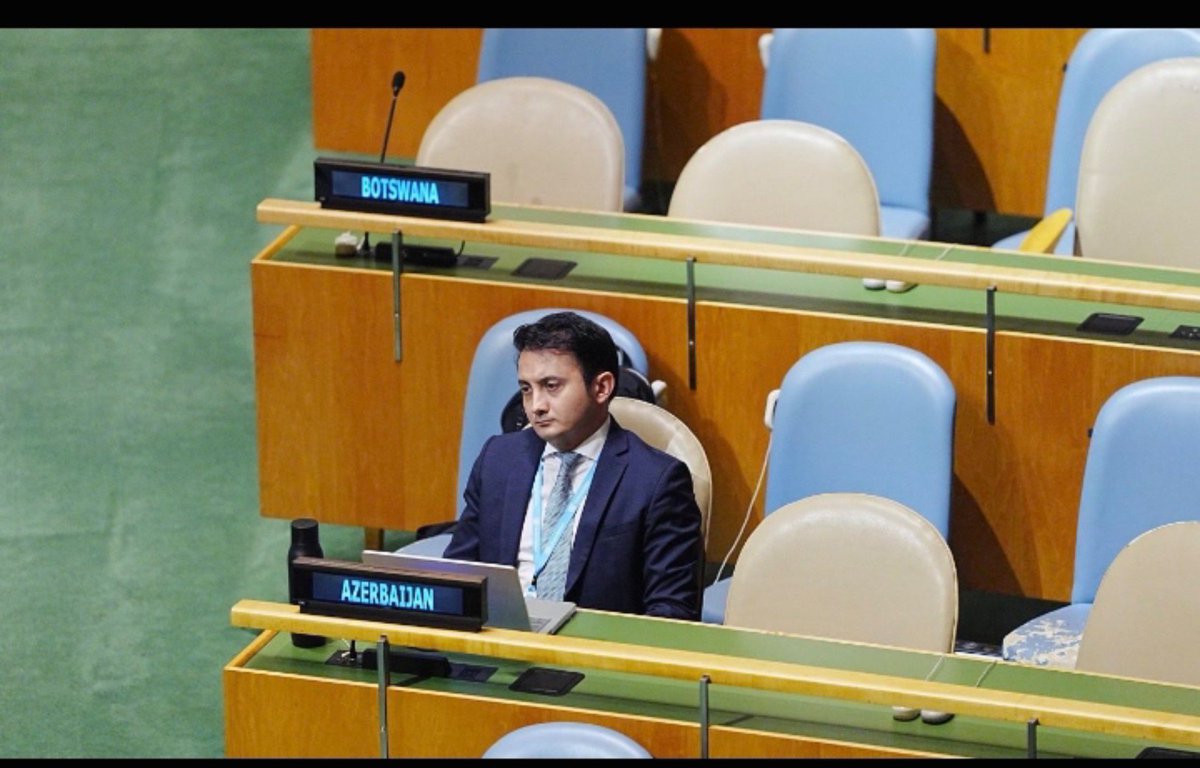 ehsanmansuri's tweet photo. شکست‌های ما از روسیه و اشغال قفقاز جنوبی زخمی تاریخی بود. اما اینکه استان سابق ما تبدیل شده به پایگاه اسرائیل، یعنی اصلی ترین دشمن تمدن ایرانی، درد مضاعفی است.
آنوقت رییس جمهور ساده لوح ما که ماجرا را در حد بالا ده و پایین ده می‌بیند گرم‌ترین روابط را با استاندار باکو دارد. https://t.co/NuVatGipQO