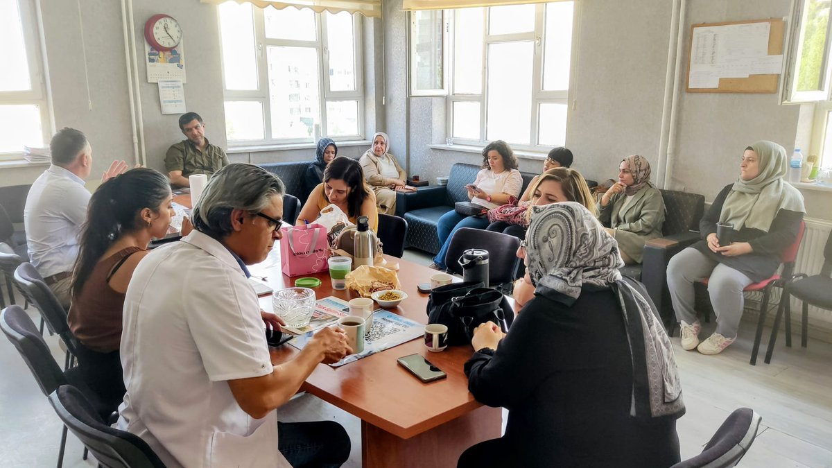 MesutUregen's tweet photo. 🇹🇷 Öğretmenler odalarında hakikatleri anlatmaya devam ediyoruz.
🇹🇷 Alanda tarafımıza iletilen talepleri ilgili birimlere iletmeye devam ediyoruz.
🇹🇷 Okul/kurumlarda yaşanan sorunların çözülmesi konusunda mücadeleye devam ediyoruz.
🇹🇷 Üniversite Temsilcimiz Sağlık Hizmetleri MYO Müdürü Dr. Öğrt. Üyesi Mustafa Yunus EMRE'yi ziyaret ettik. Alakasından ötürü müdürümüze Teşekkür ediyoruz.
🇹🇷 Türk Eğitim-Sen varsa, Umut vardır.
@turkegitimsen 
@M_Y_E_23