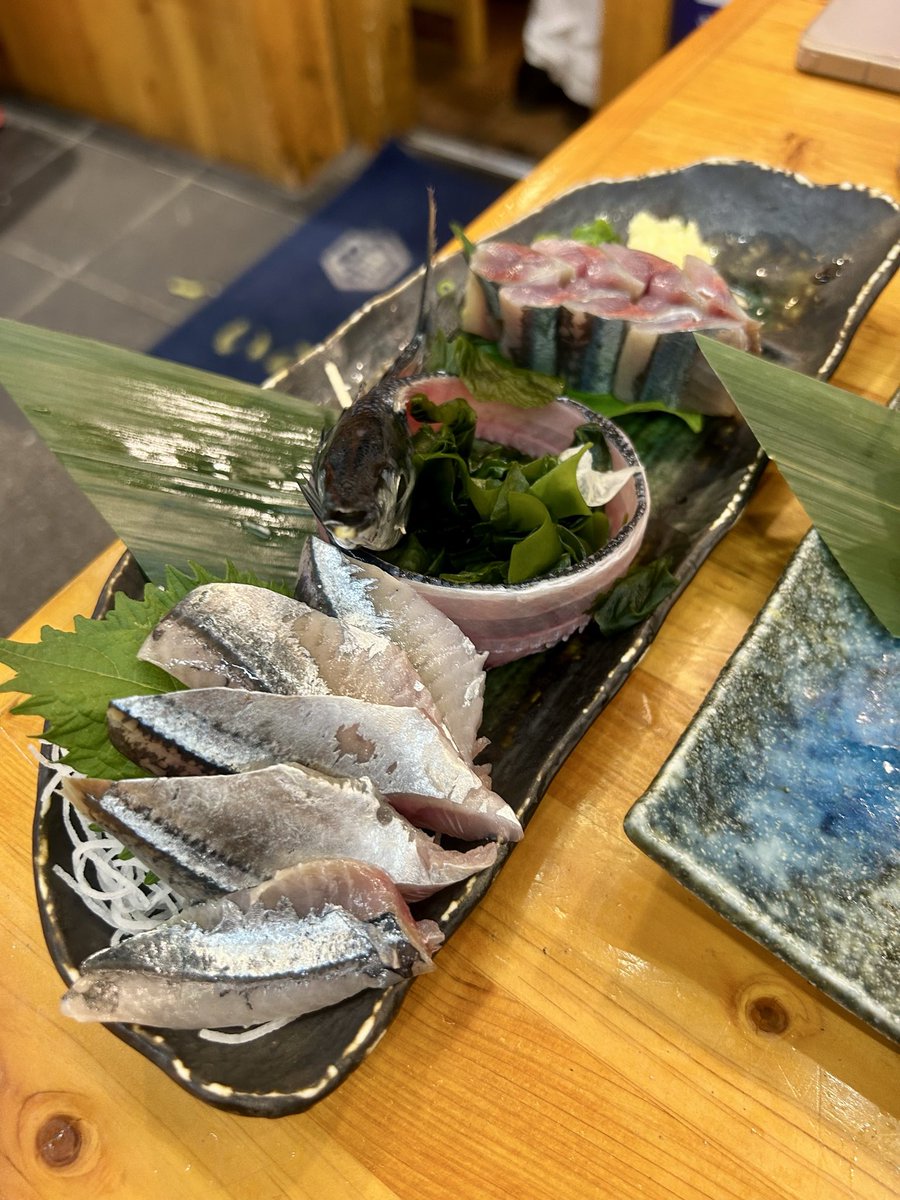 PPP_Mitsu's tweet photo. 真ん中の秋刀魚と目があって気まずい。 https://t.co/Qu03ZOFqak