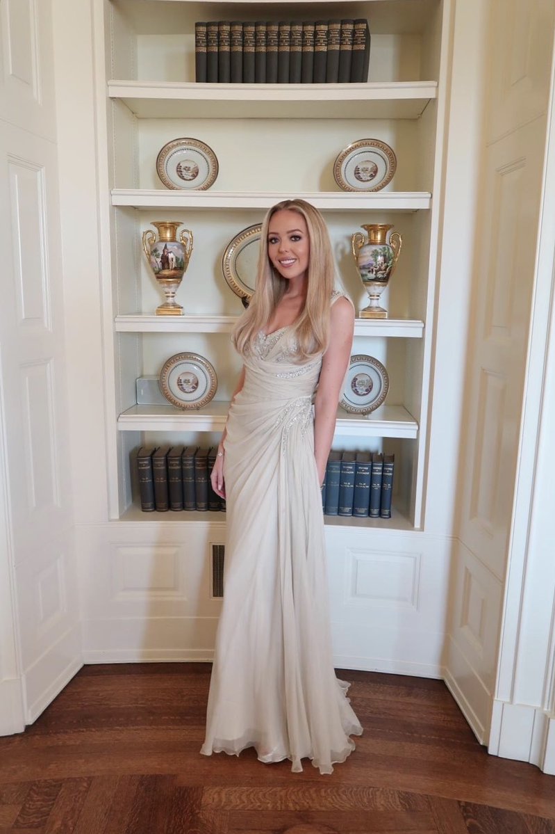 TiffanyATrump's tweet photo. An evening at the White House welcoming President Xi and Madame Peng 🇺🇸🇨🇳 https://t.co/7bOenfSoFw