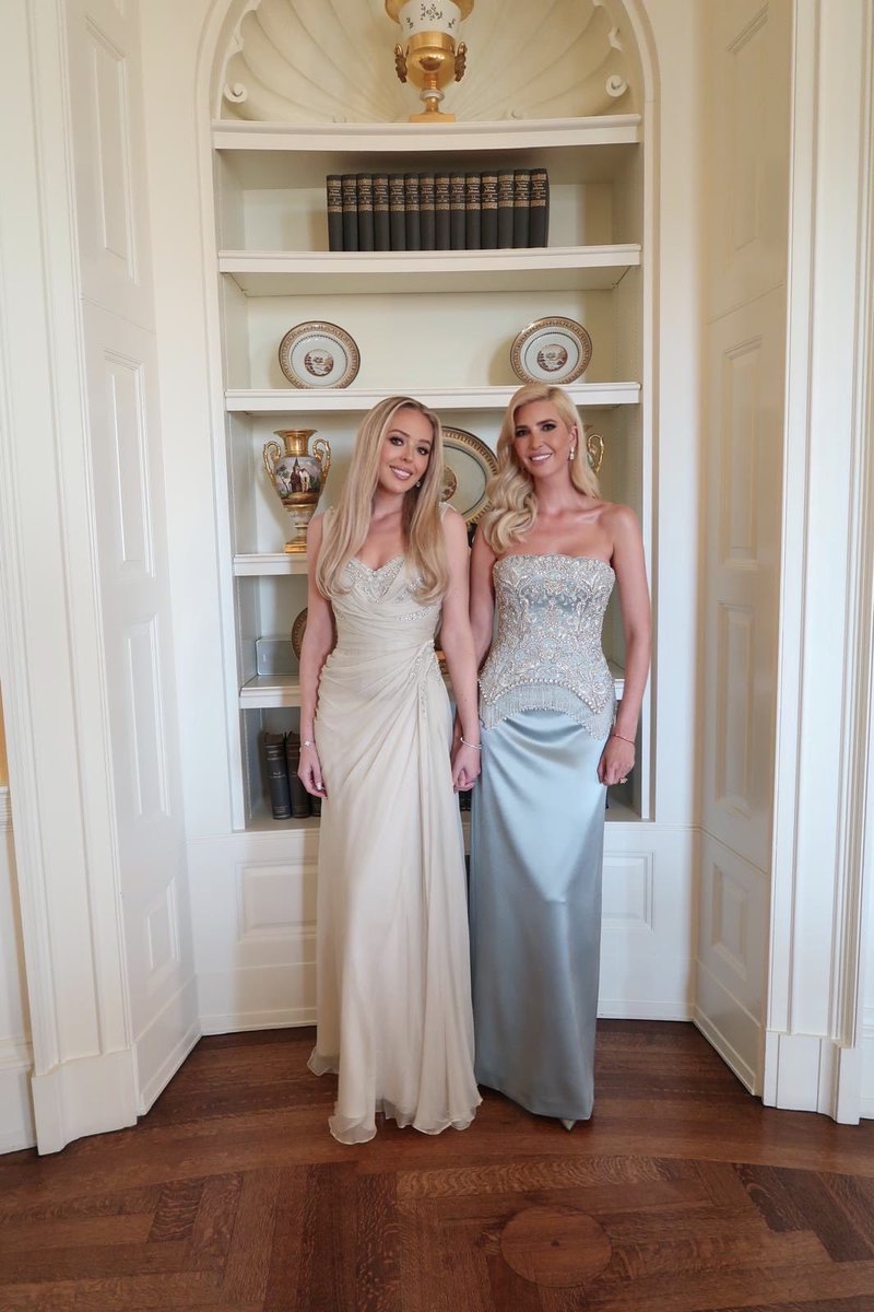 TiffanyATrump's tweet photo. An evening at the White House welcoming President Xi and Madame Peng 🇺🇸🇨🇳 https://t.co/7bOenfSoFw