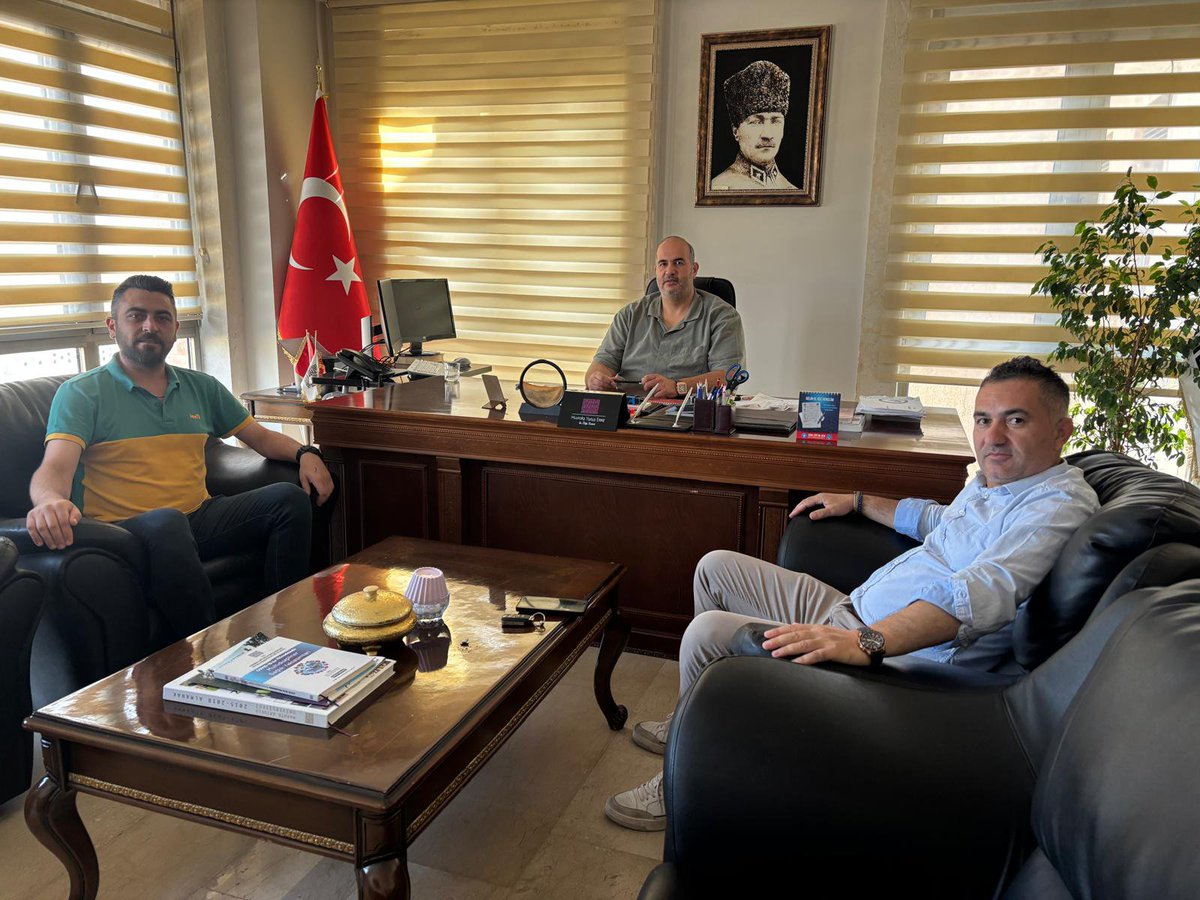 MesutUregen's tweet photo. 🇹🇷 Öğretmenler odalarında hakikatleri anlatmaya devam ediyoruz.
🇹🇷 Alanda tarafımıza iletilen talepleri ilgili birimlere iletmeye devam ediyoruz.
🇹🇷 Okul/kurumlarda yaşanan sorunların çözülmesi konusunda mücadeleye devam ediyoruz.
🇹🇷 Üniversite Temsilcimiz Sağlık Hizmetleri MYO Müdürü Dr. Öğrt. Üyesi Mustafa Yunus EMRE'yi ziyaret ettik. Alakasından ötürü müdürümüze Teşekkür ediyoruz.
🇹🇷 Türk Eğitim-Sen varsa, Umut vardır.
@turkegitimsen 
@M_Y_E_23