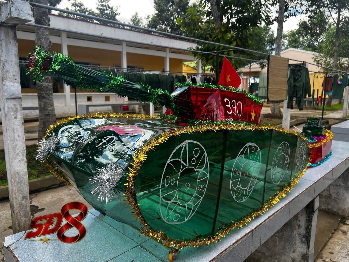 LonelyPAVN's tweet photo. Lanterns made by Vietnam soldiers of 8th Battalion, 9th Military Region for Mid-Autumn Festival https://t.co/XdAWeiW3hH