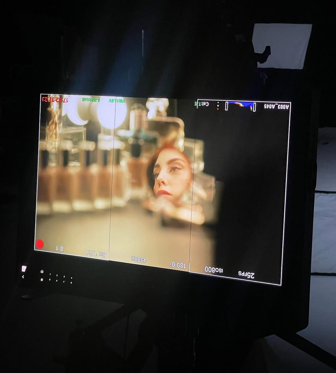 paulinharac's tweet photo. Kamera arkasına beraber göz atmaya ne dersiniz? Öykü Karayel ile olan çekimimizden kamera arkası görüntüler. 🤎 https://t.co/c9AktpTJRu