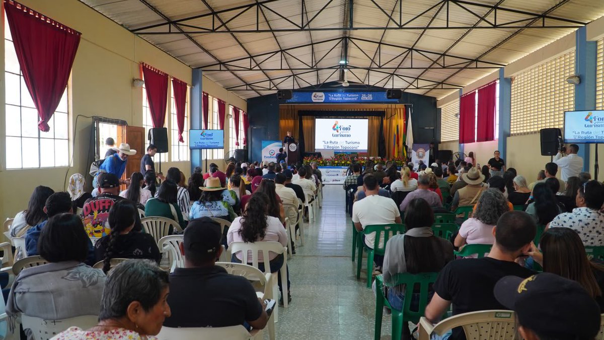 CCBucaramanga's tweet photo. #AEstaHora | Con el acto de instalación damos apertura oficial al 4to Foro Regional de Turismo en #Zapatoca. 🇨🇴 Anyella Patricia Fuentes, Directora de Regionalización de la @CCBucaramanga, participa junto a @FundaCULTA, @ISAGEN y @GobdeSantander, entre otros aliados, como organizadores de este espacio para "La ruta del turismo en la Región Topocoro". 🧭