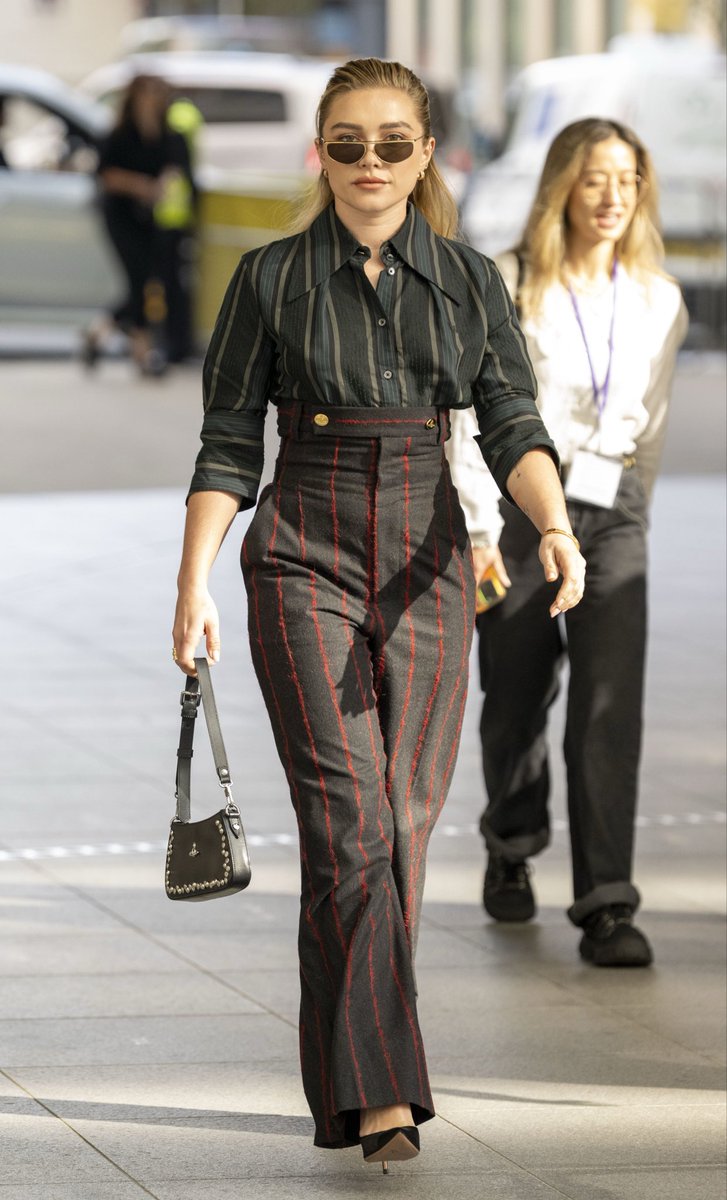 bestofpugh's tweet photo. florence pugh in london today https://t.co/wHK3xz0CJg